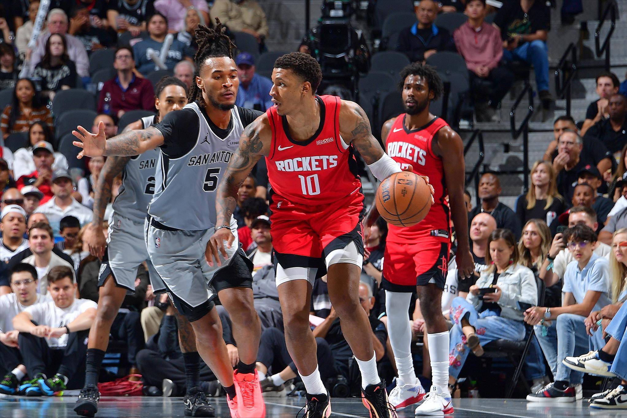 替补阵容发威 成为取胜关键（替补火力全开 奠定胜局）