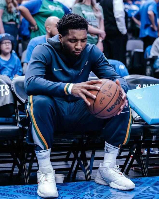 记者：恰尔汗奥卢右腿内收肌拉伤，阿切尔比右腿屈肌拉伤（记者披露：恰尔汗奥卢右腿内收肌受损，阿切尔比右腿屈肌拉伤）