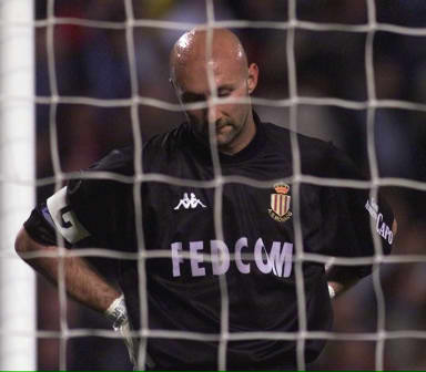 每体：拉菲尼亚是巴萨非卖品，个人目标赢得欧冠和2026年世界杯（每体：巴萨不出售拉菲尼亚，他剑指欧冠与2026年世界杯冠军）