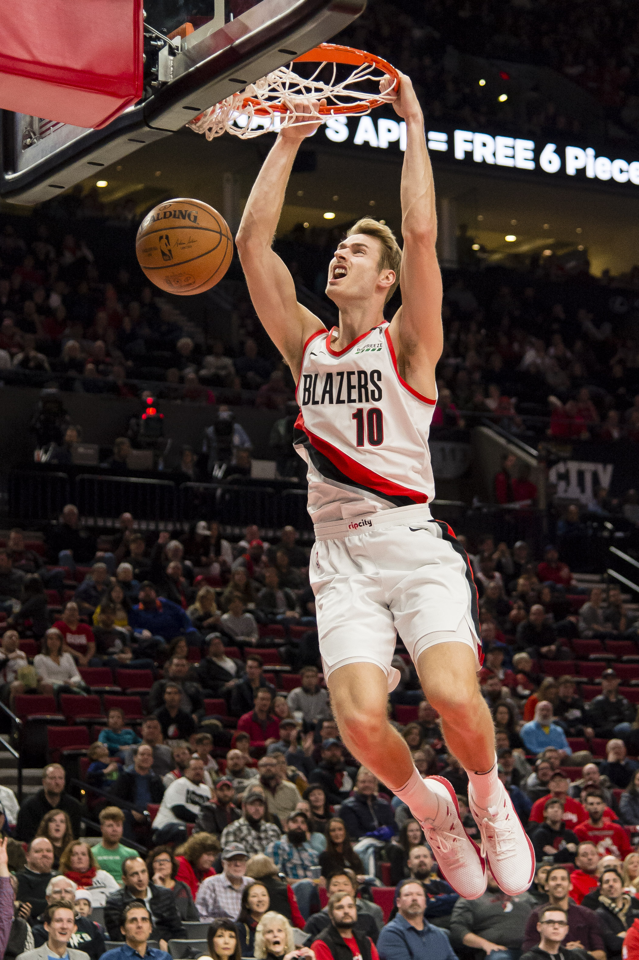 迪卡尼奥：我本认为国米能竞争欧冠榜首，现在却可能掉出前八（迪卡尼奥：曾以为国米能冲击欧冠头名，如今却可能无缘前八）